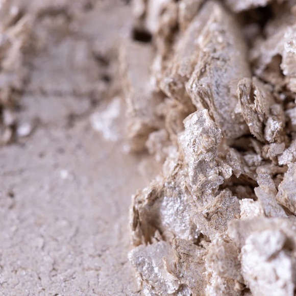 OFRA Glazed Donut Highlighter- vegan, frosty white metallic, baked formula - Picture 6 of 9